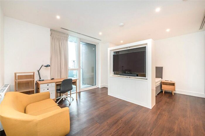 Flat For Sale In Harbour Way, Canary Wharf, E14