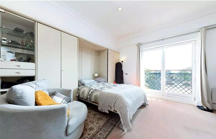 Apartment To Rent In Milner Square, London, N1