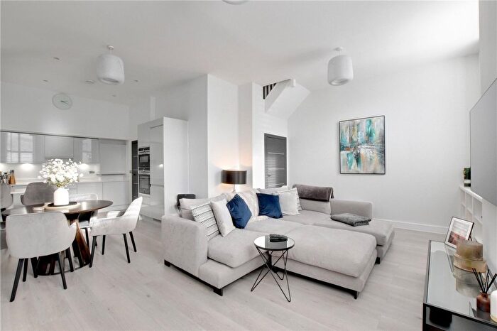 2 Bedroom Flat For Sale In Huntley Close, Greenwich, London, SE10