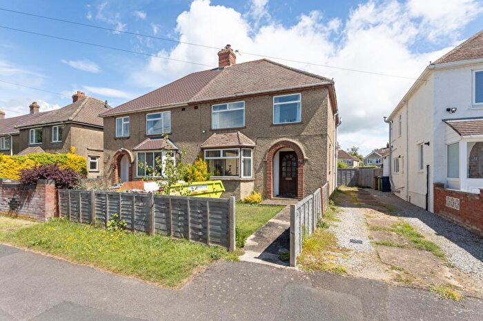 3 Bedroom Semi-Detached House For Sale In Lewell Avenue, Marston, OX3