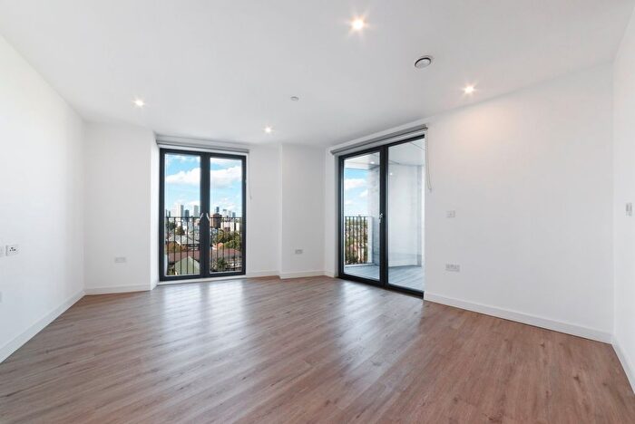 1 Bedroom Flat To Rent In Plaistow Road, London, E13