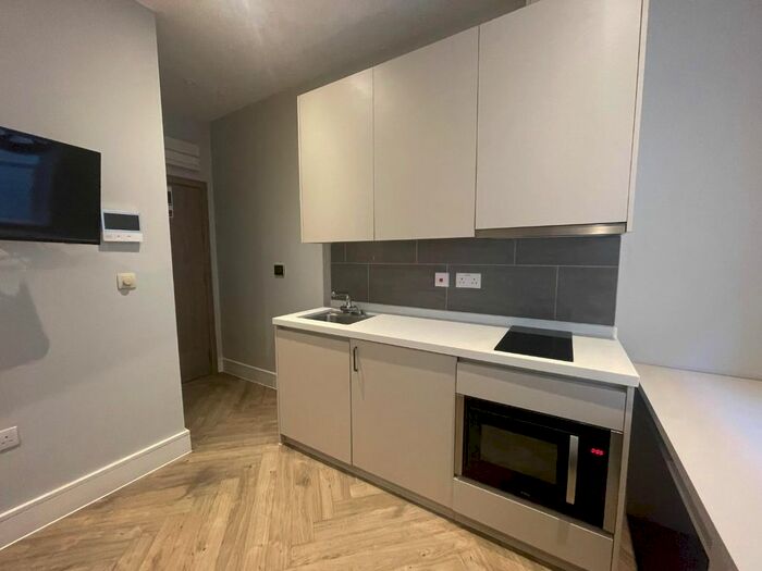 Studio To Rent In Hanger Lane, London, W5