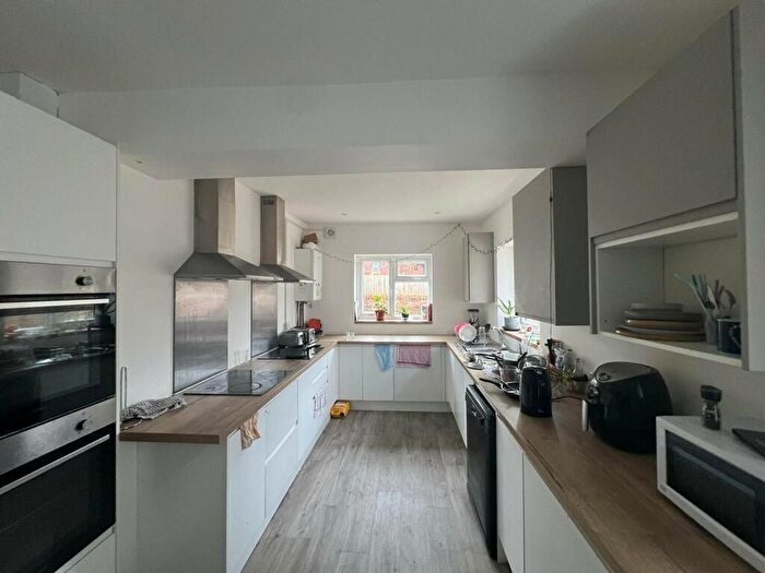 6 Bedroom Semi-Detached House To Rent In Fishponds Road, Bristol, BS16