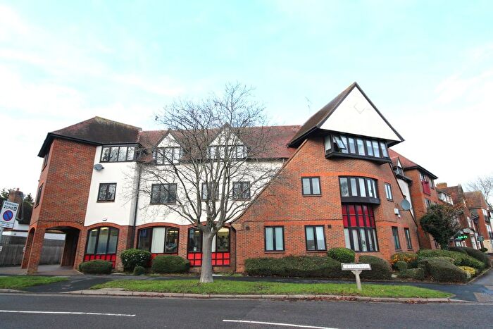 2 Bedroom Flat For Sale In Birchwood Court, Norton Way North, Letchworth Garden City, SG6