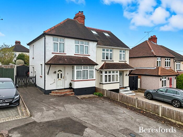 3 Bedroom Semi Detached House For Sale In West Way, Brentwood, CM14