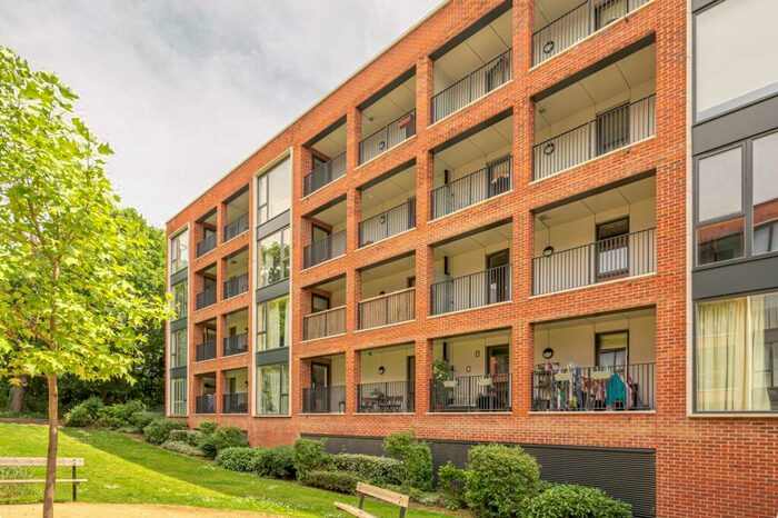 2 Bedroom Flat To Rent In Ebony Crescent, Barnet, EN4