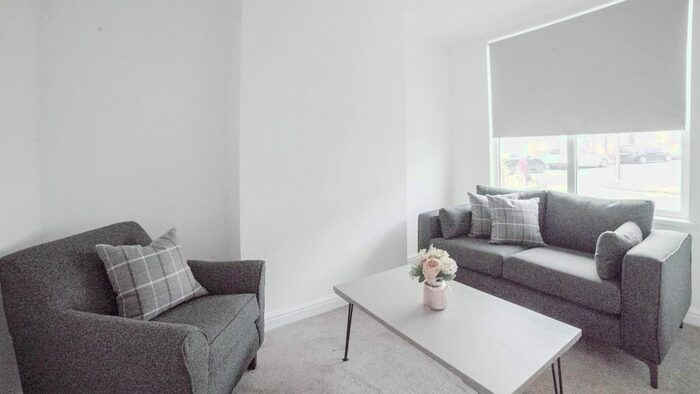 2 Bedroom Flat To Rent In Burford Road, Nottingham, NG7