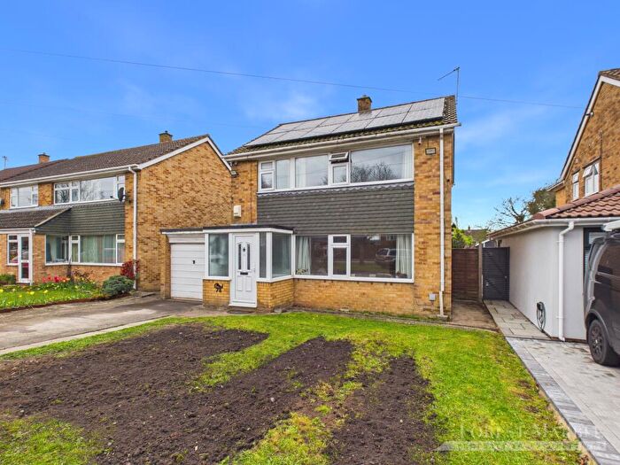3 Bedroom Detached House For Sale In Hawkeridge Park, Westbury, BA13