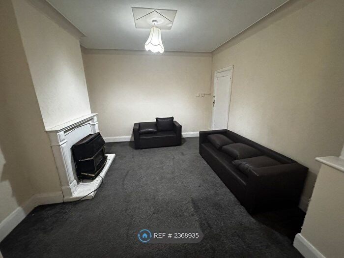 5 Bedroom Terraced House To Rent In Blackbush Avenue, Romford, RM6