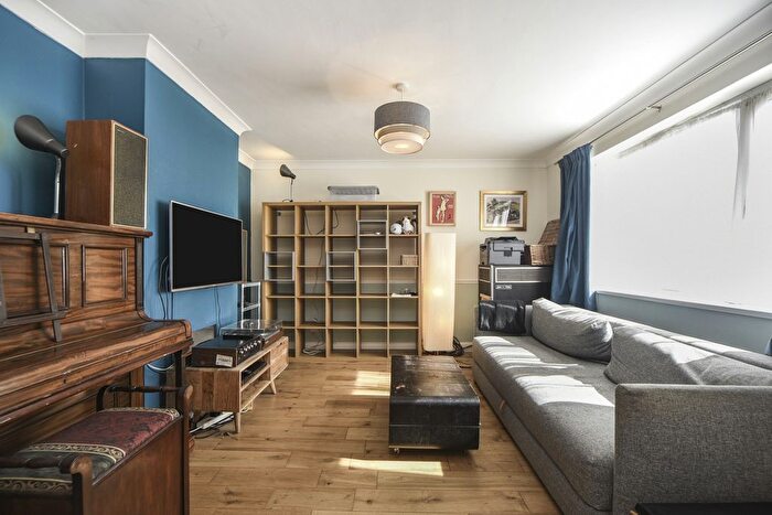 3 Bedroom Semi-Detached House To Rent In Bourne Way, Swanley, BR8