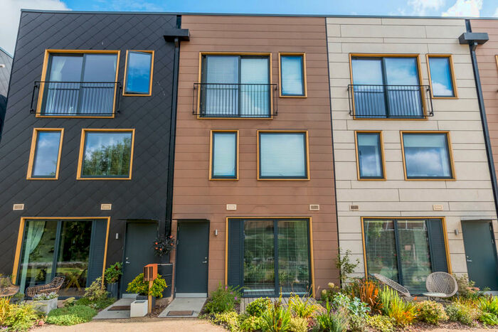 4 Bedroom Town House To Rent In Secret Gardens, Leeds, LS9