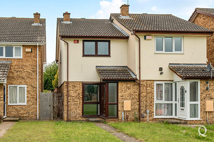 2 Bedroom Semi Detached House For Sale In Foxgrove, Sittingbourne, Kent, ME10