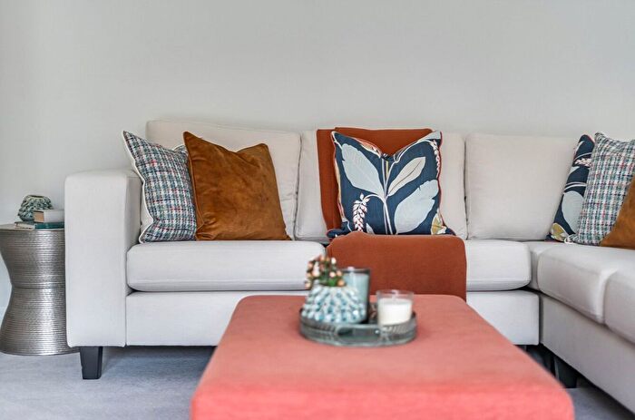 3 Bedroom Detached House For Sale In Hackney Way, Mortimer Common, Reading, Berkshire, RG7