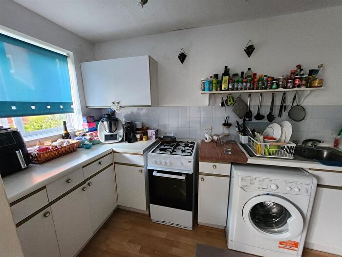1 Bedroom Flat To Rent In Chingford Avenue, London, E4