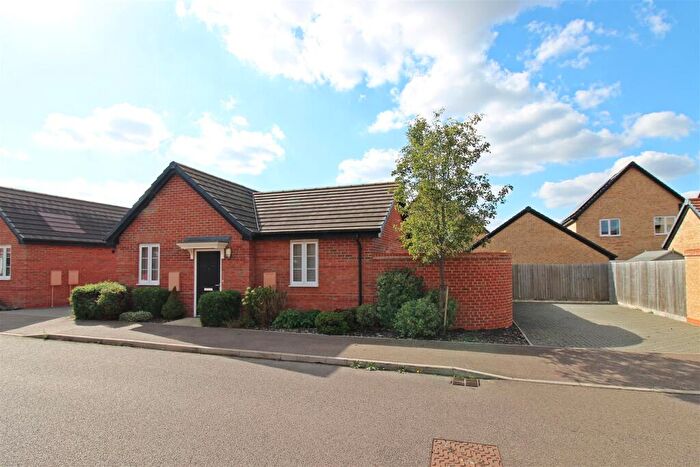 2 Bedroom Detached Bungalow For Sale In Soundy Paddock, Biggleswade, SG18