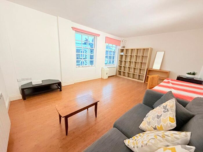 2 Bedroom Flat To Rent In Stoke Newington High Street, N16