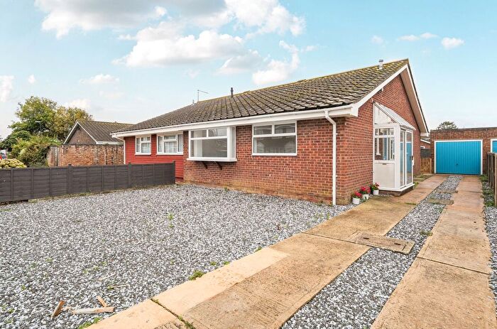3 Bedroom Semi-detached Bungalow For Sale In Wakefield Way, Aldwick, PO21