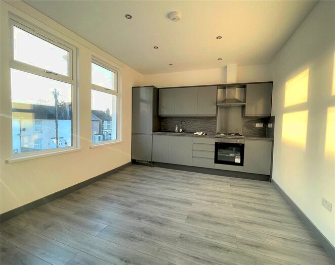 2 Bedroom Flat To Rent In Bensham Grove, Thornton Heath, CR7