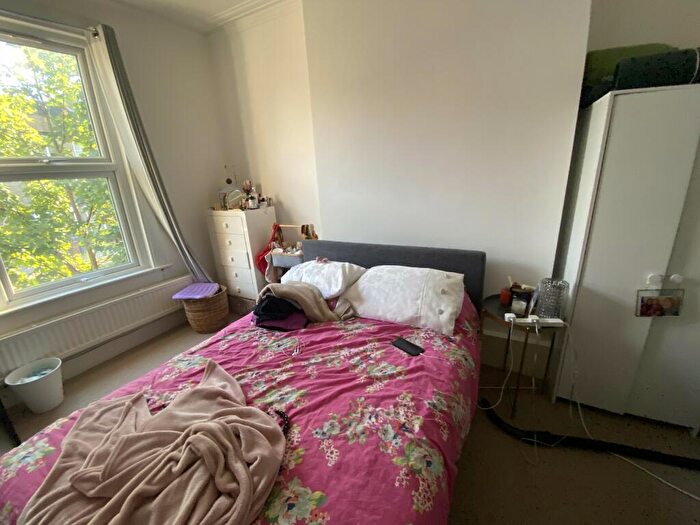 2 Bedroom Flat For Sale In Flat B, Lichfield Road, Cricklewood, London, NW2