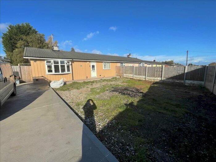3 Bedroom Bungalow To Rent In Rivacre Brow, Ellesmere Port, CH66