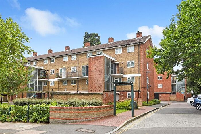 3 Bedroom Flat To Rent In Blyth Road, Bromley, BR1