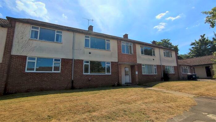 2 Bedroom Apartment To Rent In Middlefield, Farnham, GU9