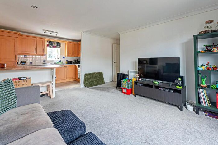 2 Bedroom Flat For Sale In Cobbetts Ride, Tring, HP23