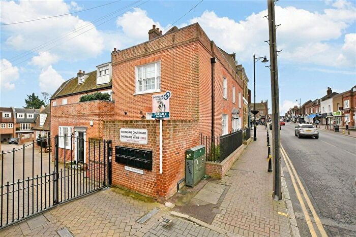 2 Bedroom Flat For Sale In High Street, Billericay, Essex, CM12