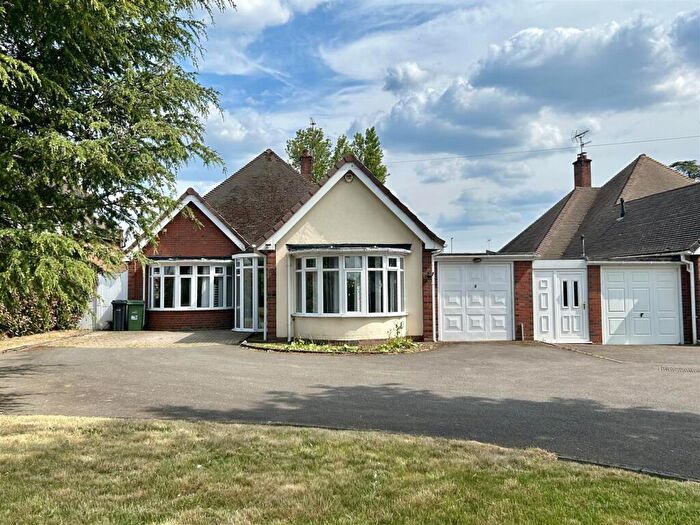 2 Bedroom Detached Bungalow To Rent In Western Avenue, Halesowen, B62