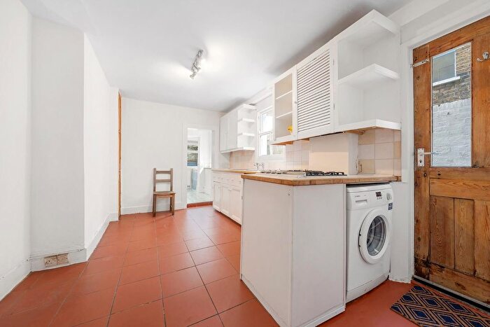 1 Bedroom Flat For Sale In Brading Road, SW2