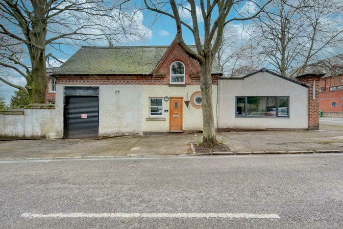 1 Bedroom House To Rent In Clumber Road West, Nottingham, NG7