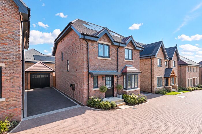 4 Bedroom Detached House For Sale In Russell Road, Toddington, LU5