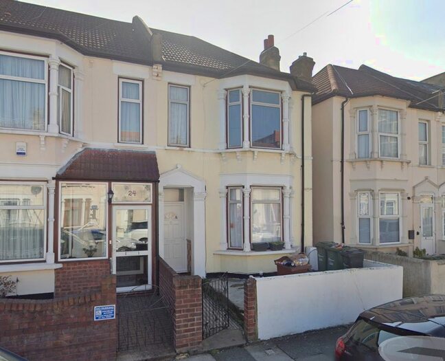 4 Bedroom Semi-Detached House To Rent In Somerby Road, Barking IG11