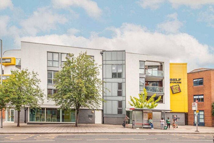 1 Bedroom Flat To Rent In London Road, Kingston Upon Thames, KT2