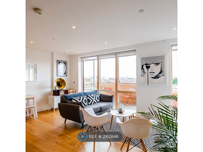 2 Bedroom Flat To Rent In Hoey Court, London, E3