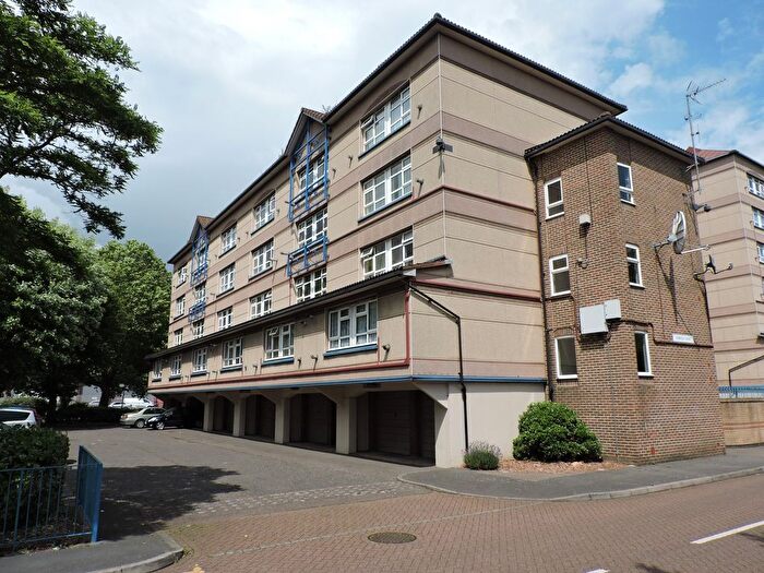 3 Bedroom Flat To Rent In Holdbrook South, Waltham Cross, EN8