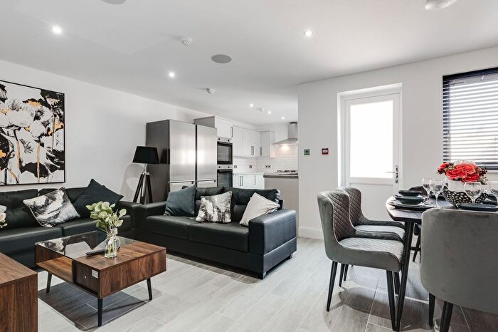 6 Bedroom Semi Detached House To Rent In Alderson Road, Liverpool, L15