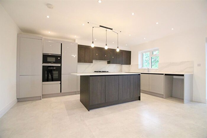 4 Bedroom Semi-Detached Bungalow To Rent In Shady Bush Close, Bushey, WD23