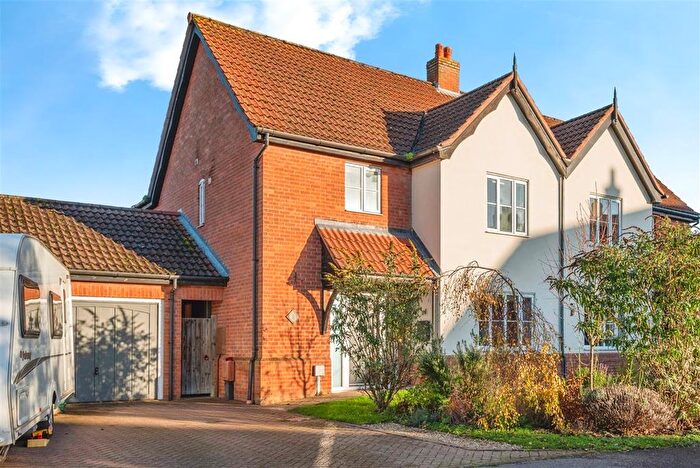 3 Bedroom Semi-Detached House For Sale In Mileham Drive, Aylsham, Norwich, NR11