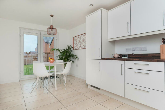 3 Bedroom Property To Rent In Tobias Street Edinburgh United Kingdom, EH16