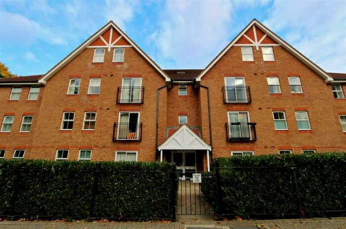 2 Bedroom Apartment To Rent In Burghley Hall Close, Southfields, SW19