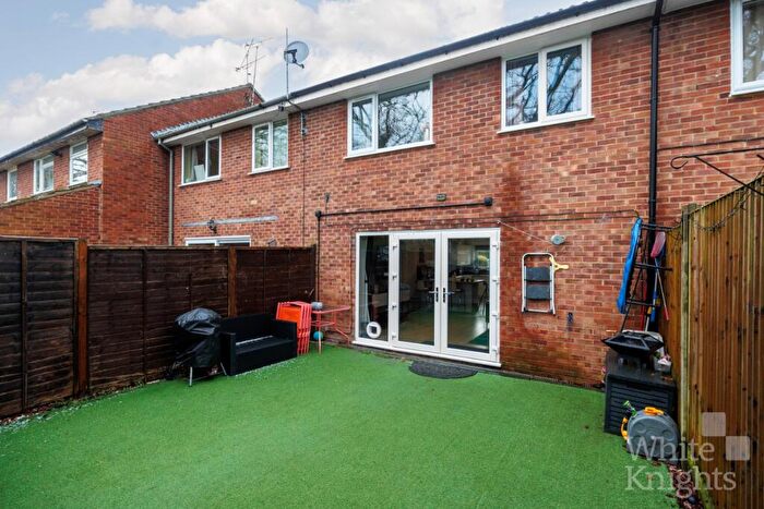 3 Bedroom Terraced House For Sale In Clements Close, Spencers Wood, Reading, Berkshire, RG7