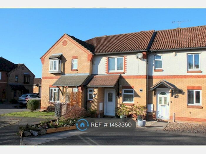 2 Bedroom Semi-Detached House To Rent In Lorimer Close, Luton, LU2