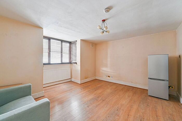 1 Bedroom Flat To Rent In Frances Street, Woolwich, London, SE18