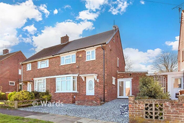 3 Bedroom Semi-Detached House For Sale In Eden Avenue, Chatham, Kent, ME5