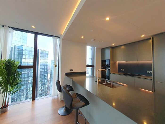 2 Bedroom Apartment To Rent In South Quay Plaza, Marsh Wall, London, E14