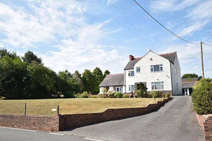 5 Bedroom Detached House For Sale In Old Mold Road, Gwersyllt, LL11