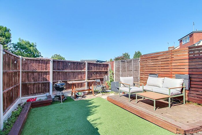 1 Bedroom Flat For Sale In Royston Avenue, Southend-on-Sea, SS2