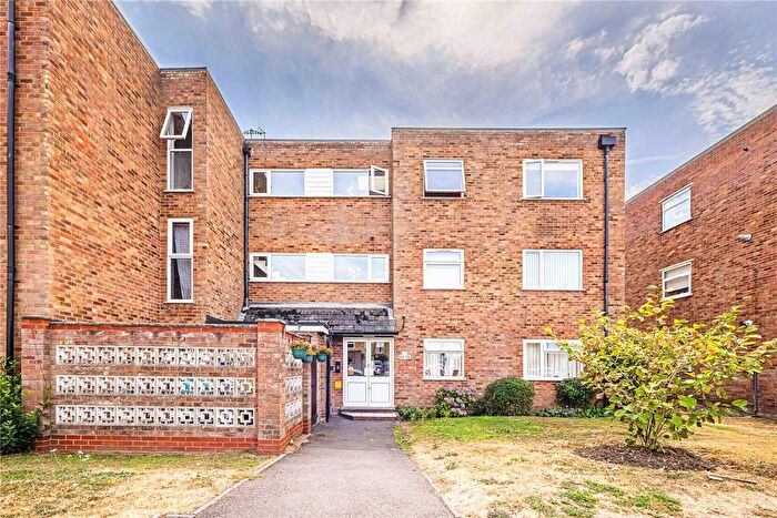 2 Bedroom Flat To Rent In River Park, Hemel Hempstead, Hertfordshire, HP1