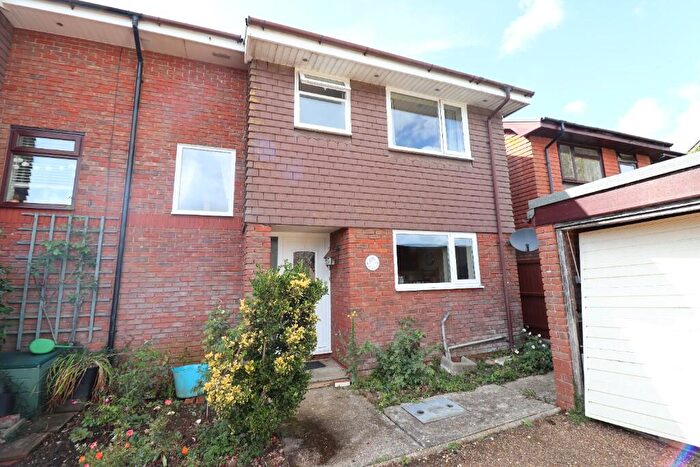 3 Bedroom Semi-Detached House For Sale In Alverstone Road, PO36